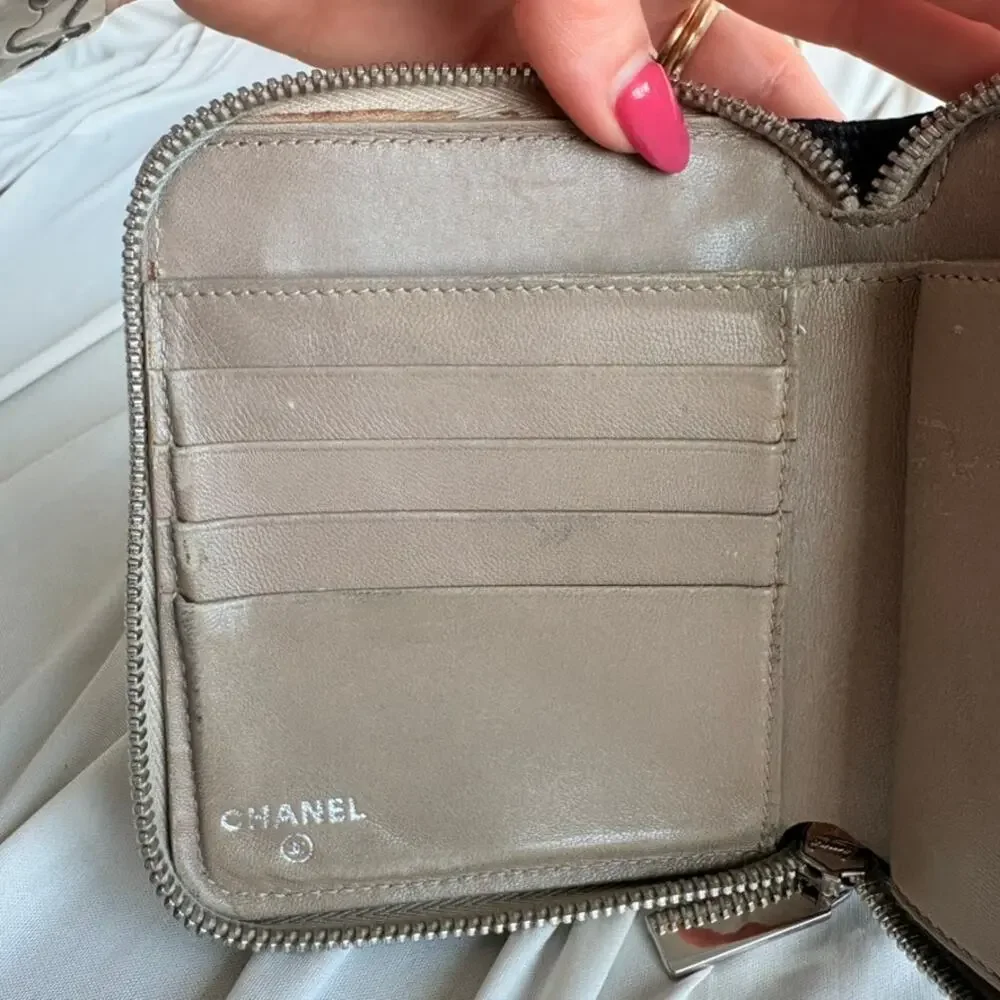 Vintage Chanel Black Quilted Compact Zip Wallet - CC Zipper Pull